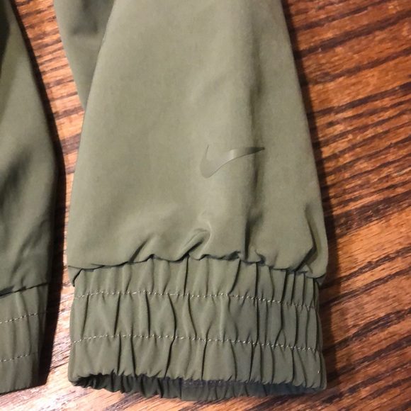 EUC Nike Shield jacket - Picture 3 of 11